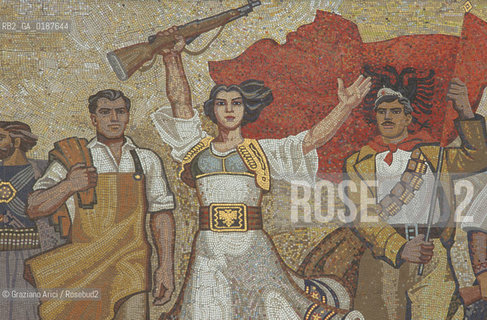 ( ALBANIA  ) TIRANA : MOSAICO DEL MUSEO STORICO NAZIONALE IN PIAZZA SKANDERBERG  © 2002 Graziano Arici/Rosebud2 / GEO