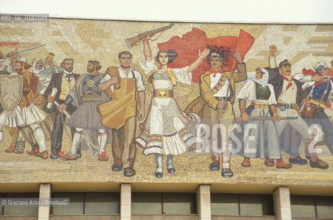 ( ALBANIA  ) TIRANA : MOSAICO DEL MUSEO STORICO NAZIONALE IN PIAZZA SKANDERBERG  © 2002 Graziano Arici/Rosebud2 / GEO