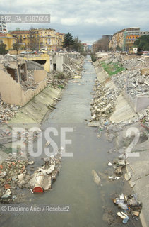 ( ALBANIA  ) TIRANA : UN CANALE DEL CENTRO  © 2002 Graziano Arici/Rosebud2 / GEO