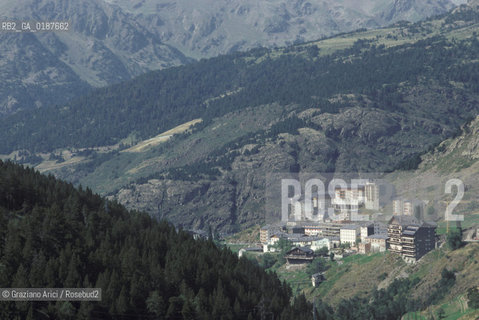 (  ANDORRA  ) ANDORRA  LA VELLA :  ALBERGHI  © 2002 Graziano Arici/Rosebud2 / GEO PIRENEI