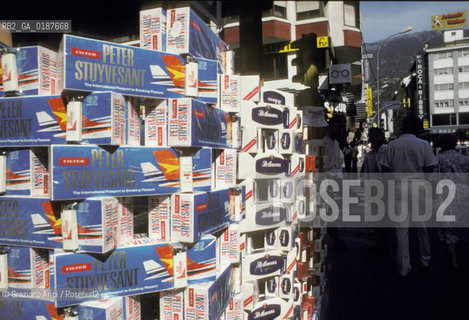 (  ANDORRA  ) ANDORRA  LA VELLA : NEGOZI DEL CENTRO  © 2002 Graziano Arici/Rosebud2 / GEO PIRENEI