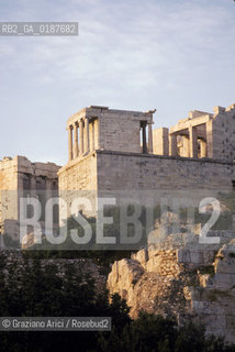 ( GRECIA  ) ATENE : ACROPOLI PROPILEI E TEMPIO DI ATENA NIKE  - © 1990 Graziano Arici/Rosebud2 / GEO / TEMPIO