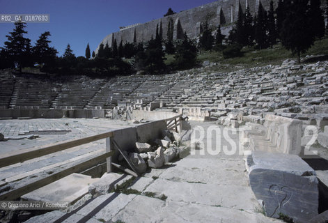 ( GRECIA  ) ATENE :  LACROPOLI E IL TEATRO DI DIONISO  - © 1990 Graziano Arici/Rosebud2 / GEO