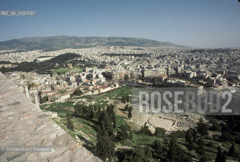 ( GRECIA  ) ATENE : IL TEATRO DI DIONISIO E ATENE DALLACROPOLI   - © 1990 Graziano Arici/Rosebud2 / GEO / TEMPIO