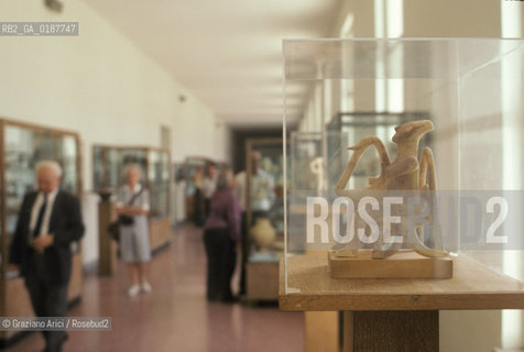 ( GRECIA  ) ATENE : MUSEO NAZIONALE -  STATUA DELLE CICLADI  - © 1990 Graziano Arici/Rosebud2 / GEO