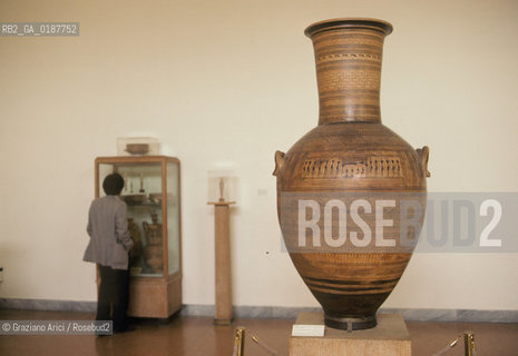 ( GRECIA  ) ATENE : MUSEO NAZIONALE - VASO  - © 1990 Graziano Arici/Rosebud2 / GEO