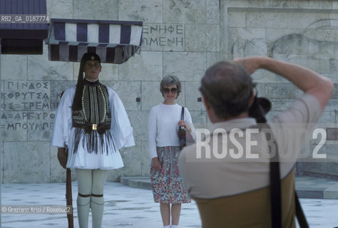 ( GRECIA  ) ATENE :MONUMENTO AL MILITE IGNOTO  - © 1990 Graziano Arici/Rosebud2 / GEO / SOLDATO EUZONES / TURISMO