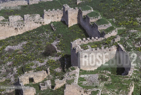 ( GRECIA  ) CORINTO : FORTEZZA VENEZIANA DI ACROCORINTO  - © 1990 Graziano Arici/Rosebud2 / GEO / PELOPPONESO / TEMPIO DI AFRODITE