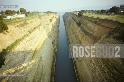 ( GRECIA  ) CORINTO : CANALE DI CORINTO  - © 1990 Graziano Arici/Rosebud2 / GEO / PELOPPONESO .