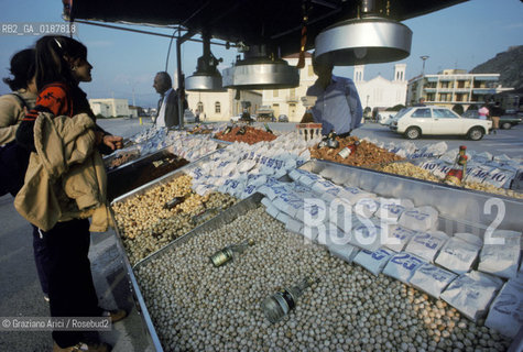 ( GRECIA  ) NAUPLIA :MERCATO AL PORTO - © 1990 Graziano Arici/Rosebud2 / GEO / PELOPPONESO / ARGOLIDE