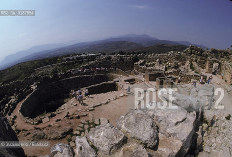 ( GRECIA  ) MICENE : ACROPOLI  - © 1990 Graziano Arici/Rosebud2 / GEO / PELOPPONESO / ARGOLIDE / TOMBE E CERCHIO REALE