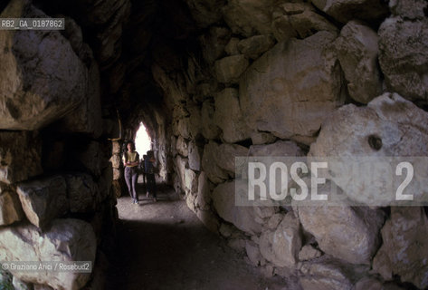 ( GRECIA  ) TIRINTO : ACROPOLI  - © 1990 Graziano Arici/Rosebud2 / GEO / PELOPPONESO / ARGOLIDE / MURA CICLOPICHE