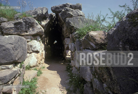( GRECIA  ) TIRINTO : ACROPOLI  - © 1990 Graziano Arici/Rosebud2 / GEO / PELOPPONESO / ARGOLIDE / MURA CICLOPICHE