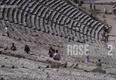 ( GRECIA  ) EPIDAURO : IL TEATRO  - © 1990 Graziano Arici/Rosebud2 / GEO / PELOPPONESO / ARGOLIDE