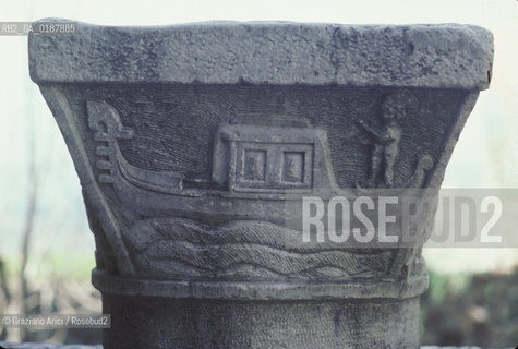 ( GRECIA  ) MYSTRA :CAPITELLO CON UNA GONDOLA  - © 1990 Graziano Arici/Rosebud2 / GEO / PELOPPONESO / LACONIA