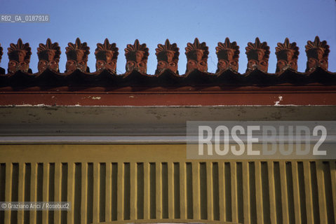 ( GRECIA  ) SPARTA : TETTO  - © 1990 Graziano Arici/Rosebud2 / GEO / PELOPPONESO / LACONIA