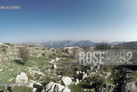 ( GRECIA  ) BASSAE : IL TEMPIO DI APOLLO  - © 1990 Graziano Arici/Rosebud2 / GEO / PELOPPONESO / ARCADIA
