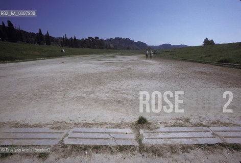 ( GRECIA  ) OLIMPIA : LO STADIO LA LINEA DI PARTENZA  - © 1990 Graziano Arici/Rosebud2 / GEO / PELOPPONESO / ELIDE