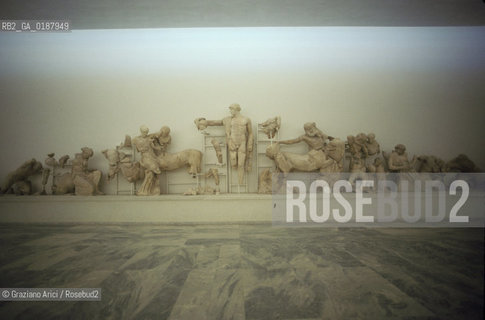 ( GRECIA  ) OLIMPIA : MUSEO DI OLIMPIA - IL FRONTONE OVEST DEL TEMPIO DI ZEUS  © 1990 Graziano Arici/Rosebud2 / GEO / PELOPPONESO / ELIDE