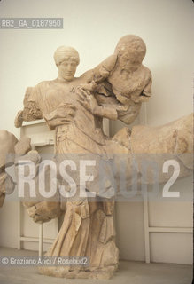 ( GRECIA  ) OLIMPIA : MUSEO DI OLIMPIA - IL FRONTONE OVEST DEL TEMPIO DI ZEUS  © 1990 Graziano Arici/Rosebud2 / GEO / PELOPPONESO / ELIDE