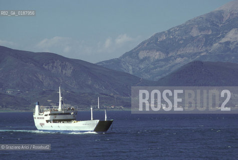 ( GRECIA  ) STRETTO DI PATRASSO © 1990 Graziano Arici/Rosebud2 / GEO / PELOPPONESO