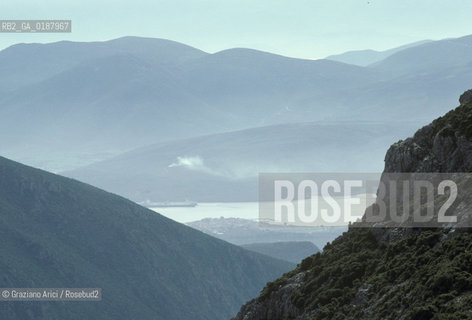 ( GRECIA  ) DELFI : VEDUTA  © 1990 Graziano Arici/Rosebud2 / GEO / FOCIDE