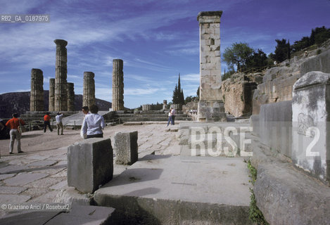 ( GRECIA  ) DELFI : LA VIA SACRA  © 1990 Graziano Arici/Rosebud2 / GEO / FOCIDE
