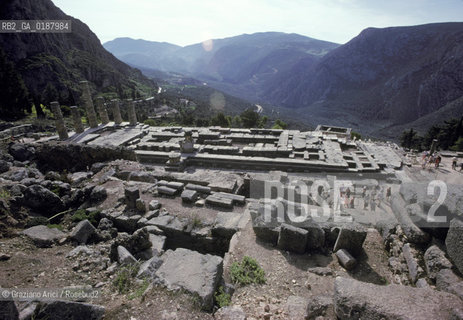 ( GRECIA  ) DELFI : ROVINE DEL TEMPIO DI APOLLO  © 1990 Graziano Arici/Rosebud2 / GEO / FOCIDE / ORACOLO