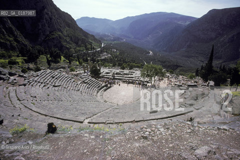 ( GRECIA  ) DELFI : IL TEATRO  © 1990 Graziano Arici/Rosebud2 / GEO / FOCIDE