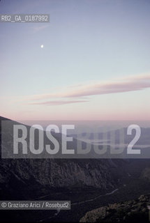 ( GRECIA  ) DELFI : PANORAMA  © 1990 Graziano Arici/Rosebud2 / GEO / FOCIDE /