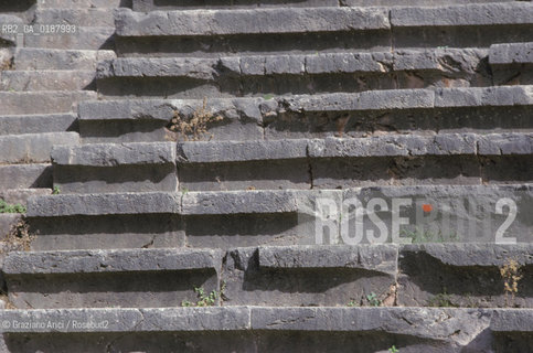 ( GRECIA  ) DELFI : IL TEATRO  © 1990 Graziano Arici/Rosebud2 / GEO / FOCIDE / FIORE ROSSO