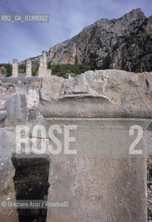 ( GRECIA  ) DELFI : LA VIA SACRA  © 1990 Graziano Arici/Rosebud2 / GEO / FOCIDE