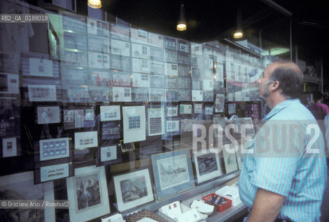 ( PRINCIPATO DEL LIECHTENSTEIN  ) VADUZ : NEGOZIO DI FILATELIA  © 2002 Graziano Arici/Rosebud2 / GEO