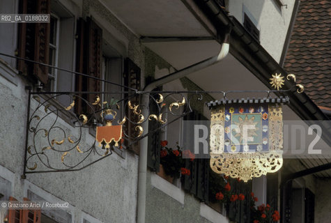 ( PRINCIPATO DEL LIECHTENSTEIN  ) VADUZ : INSEGNA  © 2002 Graziano Arici/Rosebud2 / GEO