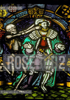 ( SVIZZERA CONFEDERAZIONE ELVETICA  ) BERNA : VETRATA DELLA CATTEDRALE  © 1995 Graziano Arici/Rosebud2 / GEO / MORTE