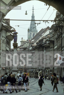 ( SVIZZERA CONFEDERAZIONE ELVETICA  ) BERNA : LA STRADA MARKTGASSE  © 1995 Graziano Arici/Rosebud2 / GEO