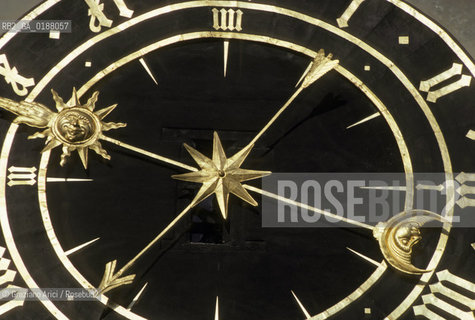 ( SVIZZERA CONFEDERAZIONE ELVETICA  ) BERNA :  LA TORRE DELLOROLOGIO © 1995 Graziano Arici/Rosebud2 / GEO SOLE LUNA