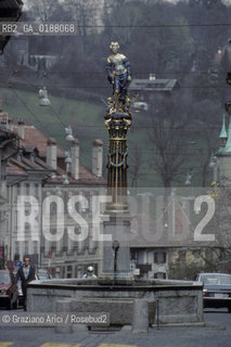 ( SVIZZERA CONFEDERAZIONE ELVETICA  ) BERNA : FONTANA SULLA STRADA MARKTGASSE  © 1995 Graziano Arici/Rosebud2 / GEO