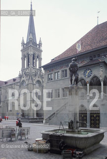( SVIZZERA CONFEDERAZIONE ELVETICA  ) BERNA : LA STRADA POSTGASSE E IL RATHAUS © 1995 Graziano Arici/Rosebud2 / GEO
