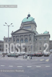 ( SVIZZERA CONFEDERAZIONE ELVETICA  ) BERNA : IL PARLAMENTO FEDERALE E LA BUNDESPLATZ  © 1995 Graziano Arici/Rosebud2 / GEO