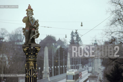 ( SVIZZERA CONFEDERAZIONE ELVETICA  ) BERNA : LA STRADA GERECHTIGSKEITSGASSE © 1995 Graziano Arici/Rosebud2 / GEO