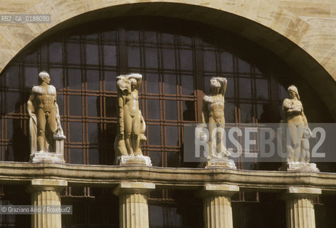 ( SVIZZERA CONFEDERAZIONE ELVETICA  ) BASILEA : LA STAZIONE BADISCHER BAHNHOF  © 1995 Graziano Arici/Rosebud2 / GEO ARCHITETTURA MODERNA