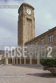 ( SVIZZERA CONFEDERAZIONE ELVETICA  ) BASILEA : LA STAZIONE BADISCHER BAHNHOF  © 1995 Graziano Arici/Rosebud2 / GEO ARCHITETTURA MODERNA