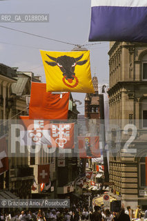 ( SVIZZERA CONFEDERAZIONE ELVETICA  ) BASILEA : LA FREIE STRASSE  © 1995 Graziano Arici/Rosebud2 / GEO BANDIERA