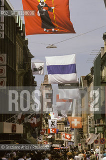( SVIZZERA CONFEDERAZIONE ELVETICA  ) BASILEA : LA FREIE STRASSE  © 1995 Graziano Arici/Rosebud2 / GEO BANDIERA
