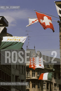 ( SVIZZERA CONFEDERAZIONE ELVETICA  ) BASILEA : LA FREIE STRASSE  © 1995 Graziano Arici/Rosebud2 / GEO BANDIERA