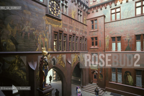 ( SVIZZERA CONFEDERAZIONE ELVETICA  ) BASILEA : IL MUNICIPIO RATHAUS  © 1995 Graziano Arici/Rosebud2 / GEO ROSSO