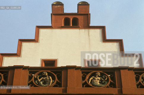 ( SVIZZERA CONFEDERAZIONE ELVETICA  ) BASILEA : IL MUNICIPIO RATHAUS  © 1995 Graziano Arici/Rosebud2 / GEO ROSSO