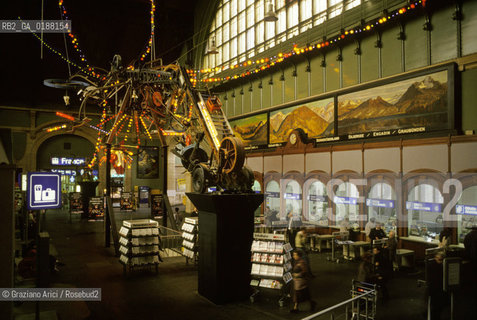 ( SVIZZERA CONFEDERAZIONE ELVETICA  ) BASILEA : INSTALLAZIONE DI TINGUELY ALLA STAZIONE CENTRALE   © 1995 Graziano Arici/Rosebud2 / GEO ARTE