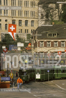 ( SVIZZERA CONFEDERAZIONE ELVETICA  ) BASILEA : LA STRADA STEINENBERG   © 1995 Graziano Arici/Rosebud2 / GEO TRAM